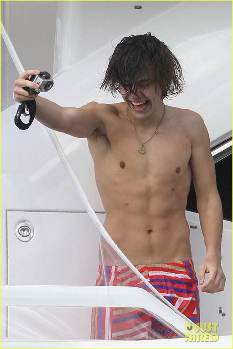 1 direction shirtless|One Direction Goes Shirtless in Sydney .